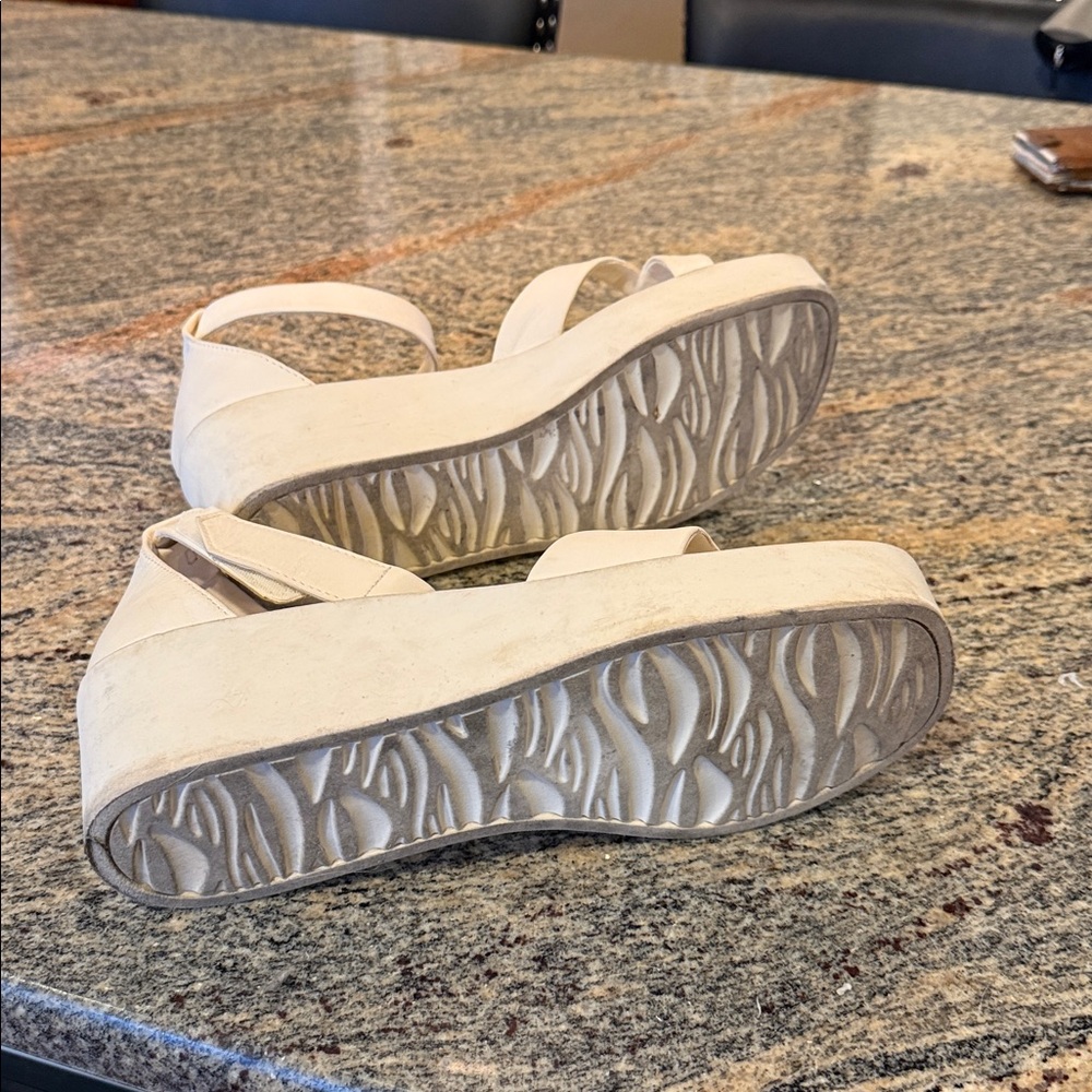 Franco Sarto Women's creamy White Strappy Sandals - Picture 4 of 4